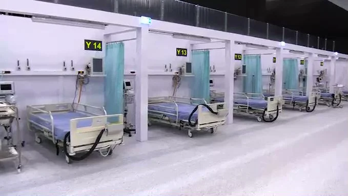 Po pijaku wtargnęli do szpitala tymczasowego w MCK. Chciał pokazać koledze szpital