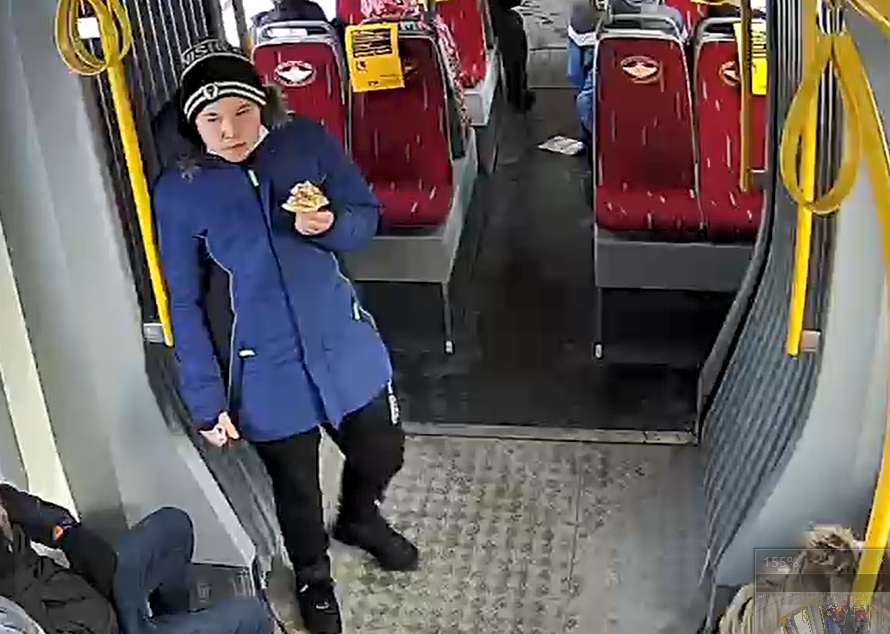 Podejrzani o kradzież telefonu. Rozpoznajesz ich?