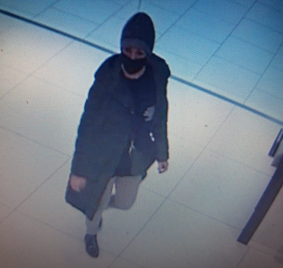 Tym razem ukradli spodnie za prawie 1,2 tysiące złotych. Rozpoznajesz ich?