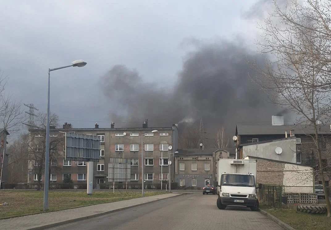 Pożar w rejonie Huty Florian: Paliły się opony