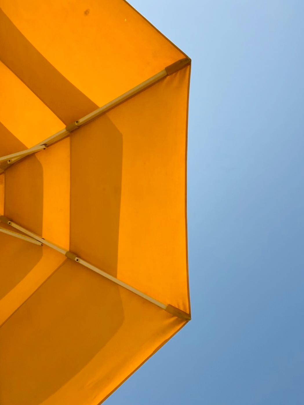 Markizy balkonowe - dlaczego warto po nie sięgnąć i jak wybrać firmę, która je sprzeda?