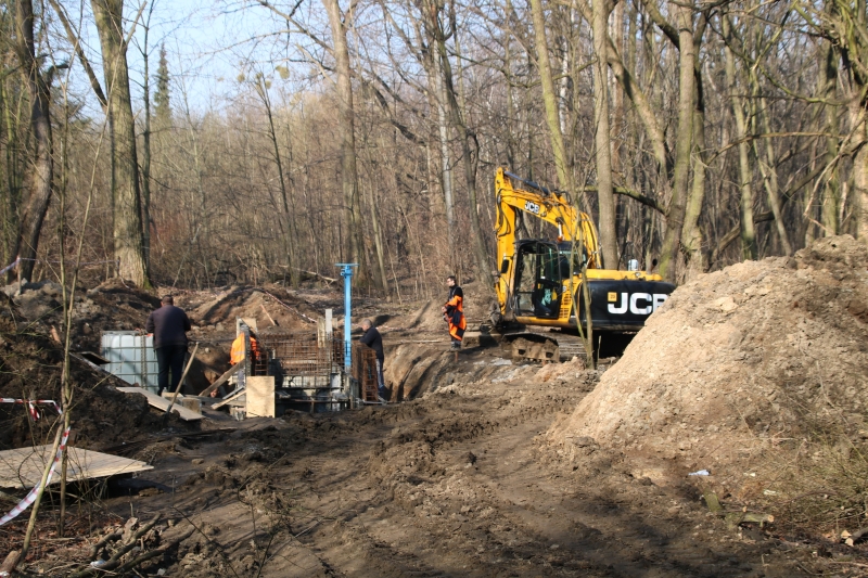 Polder przeciwpowodziowy rośnie w oczach