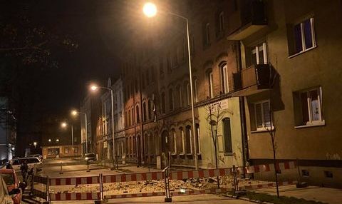 Zawalił się fragment ściany szczytowej kamienicy przy ul. Farnej