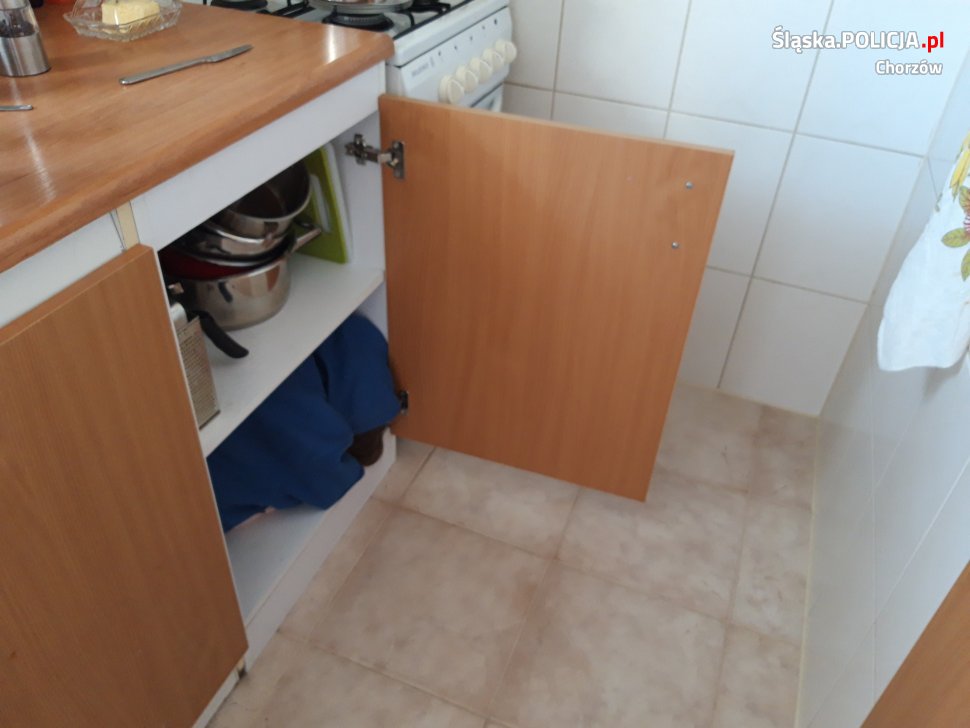 By uniknąć umieszczenia w placówce wychowawczej ukrył się w szafce kuchennej