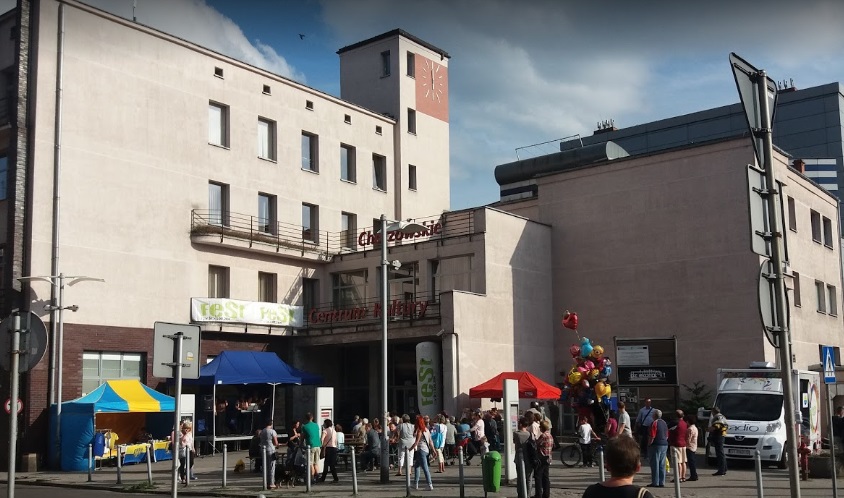 Ogród wertykalny ozdobi jedną ze ścian Chorzowskiego Centrum Kultury