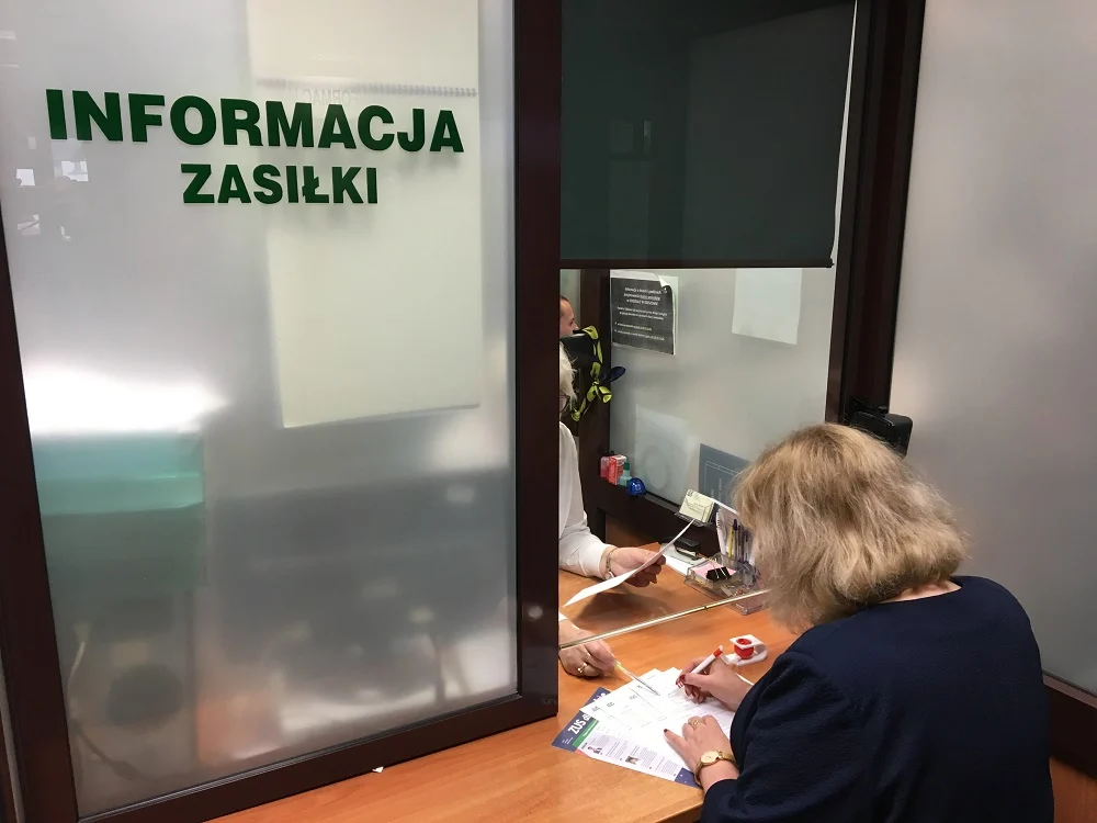 Dodatkowy zasiłek opiekuńczy wydłużony 25 kwietnia. Komu przysługuje?