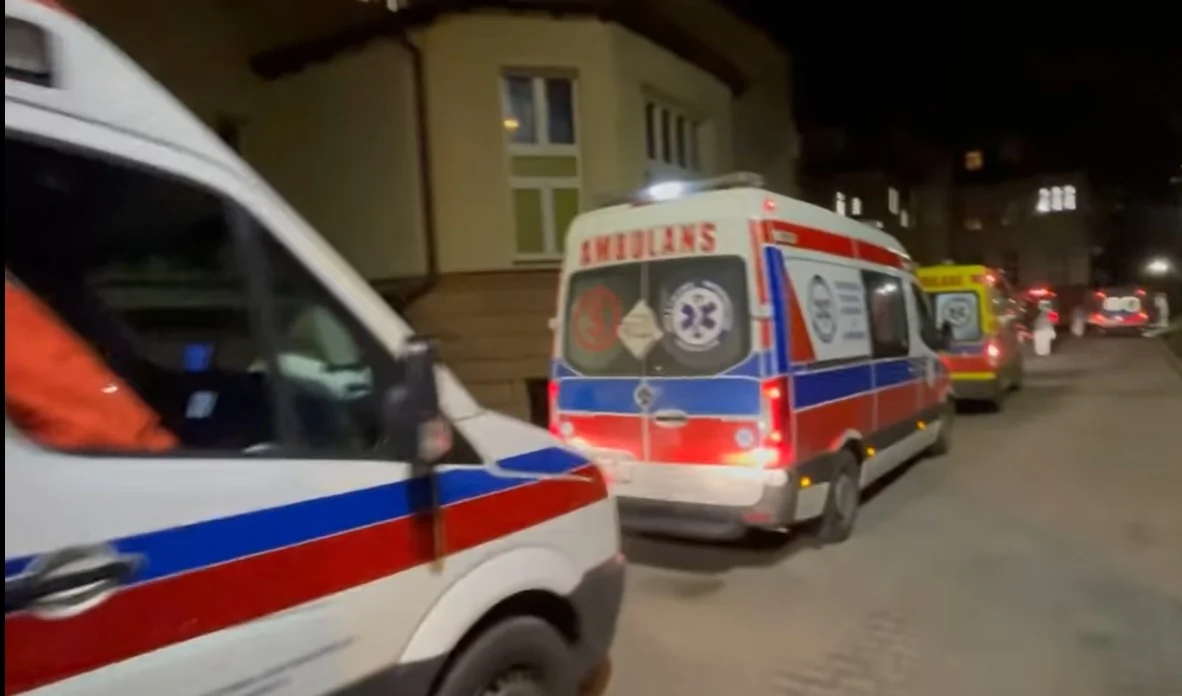 W Zabrzu przybywa miejsc dla pacjentów z COVID-19, a przed lecznicami sznur karetek