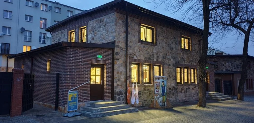 Na skwerze znajdującym się naprzeciw budynku Biblioteki Ficinus powstanie strefa relaksu