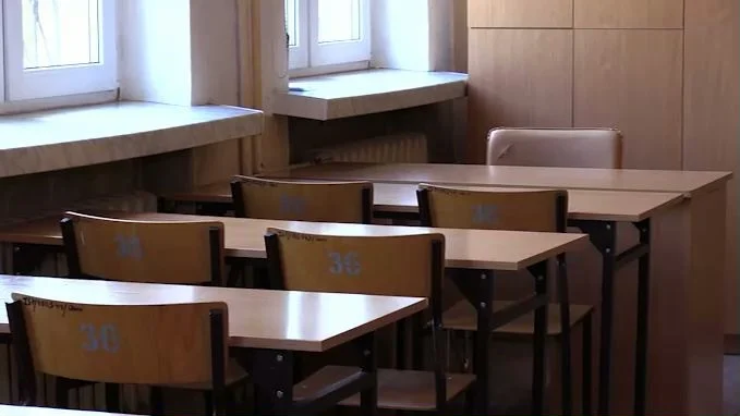 Uczniowie wracają do szkół. Na razie w systemie hybrydowym