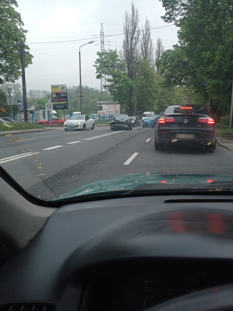 Kolizja przed przejazdem kolejowym 4