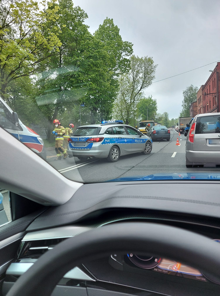 Kolizja przed przejazdem kolejowym 6
