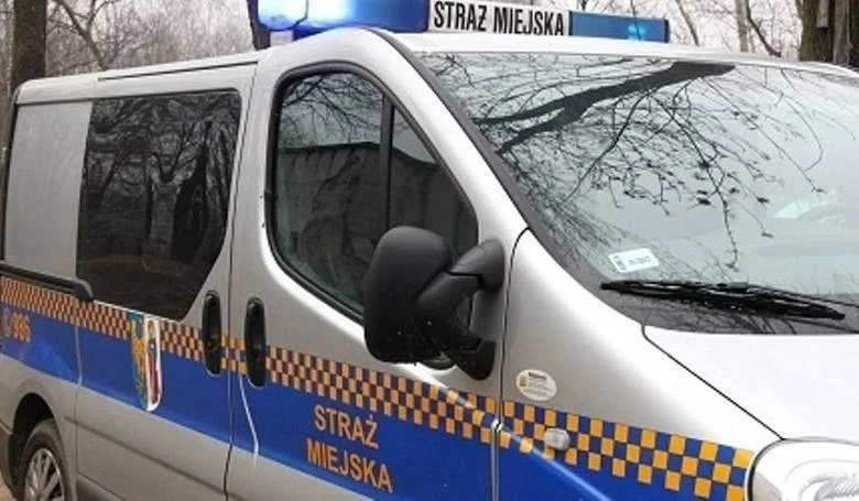 Straż Miejska reanimowała 39-letnią kobietę na ulicy Norwida