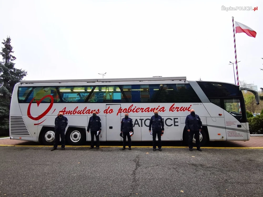 Podziel się krwią - ambulans Regionalnego Centrum Krwiodawstwa i Krwiolecznictwa