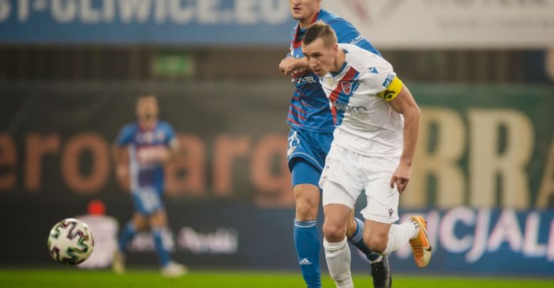 Jedni puchary już mają, drudzy się o nie biją. Raków Częstochowa podejmie Piasta Gliwice