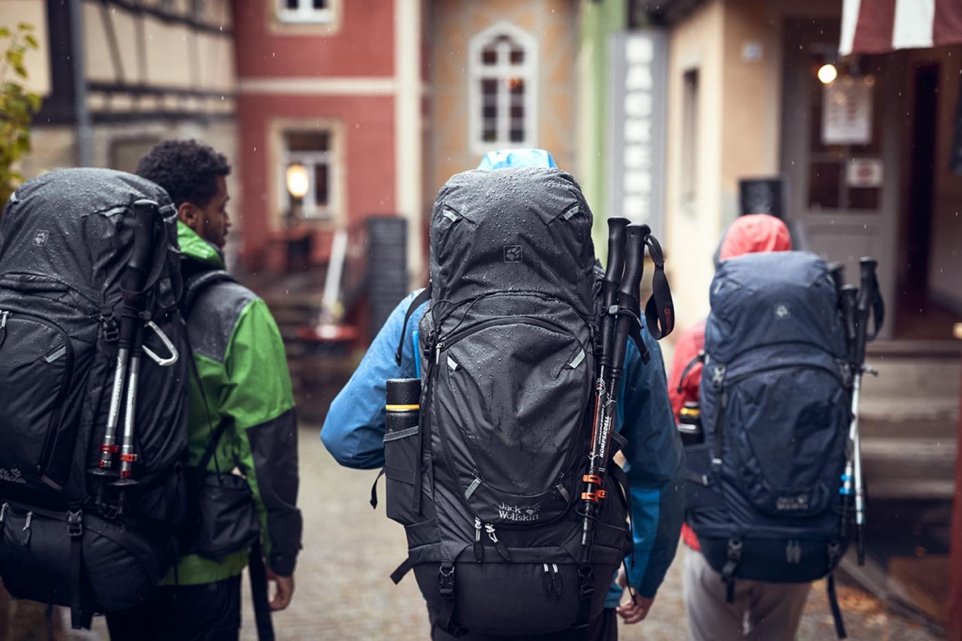 Wodoodporna odzież w góry. Czym kierować się przy wyborze?