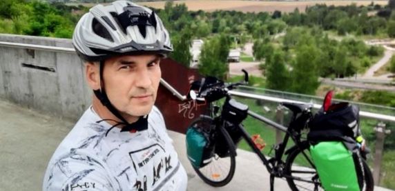 Mieszkaniec Sosnowca zamierza okrążyć Europę na rowerze. Wyprawie przyświeca szczytny cel