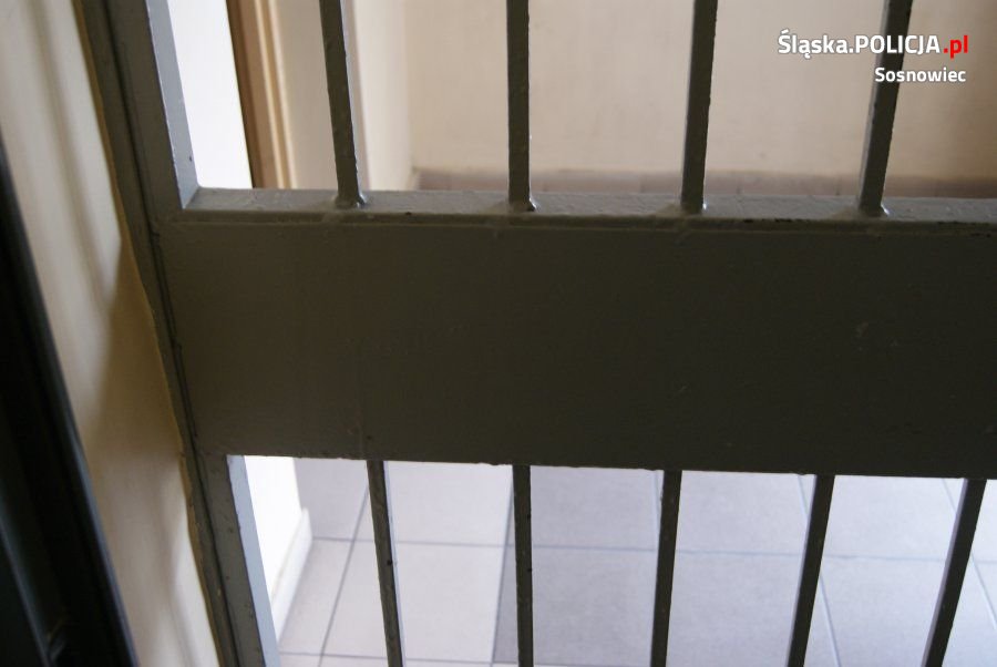 Pijany 72-latek po awanturze z żoną próbował dać policjantom łapówkę