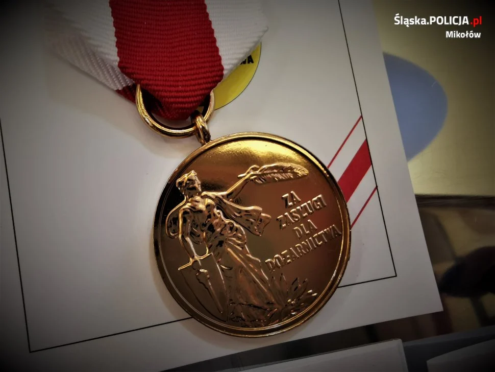 Odznaczenie dla szefa mikołowskich policjantów za zasługi dla pożarnictwa