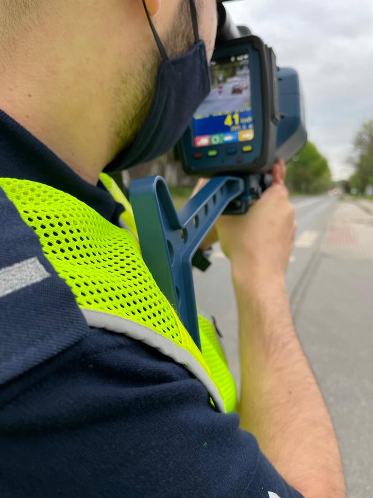 Prawie 350 razy przekroczyli prędkość. Policjanci apelują o ostrożną jazdę