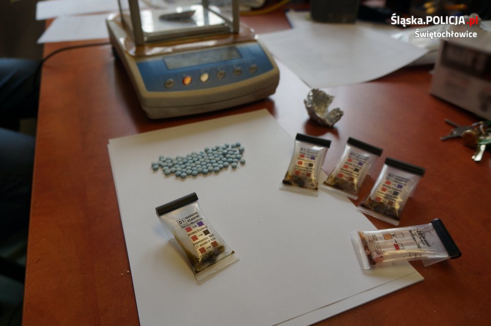 Mundurowi przejęli ponad 230 działek dilerskich amfetaminy oraz marihuanę i dopalacze