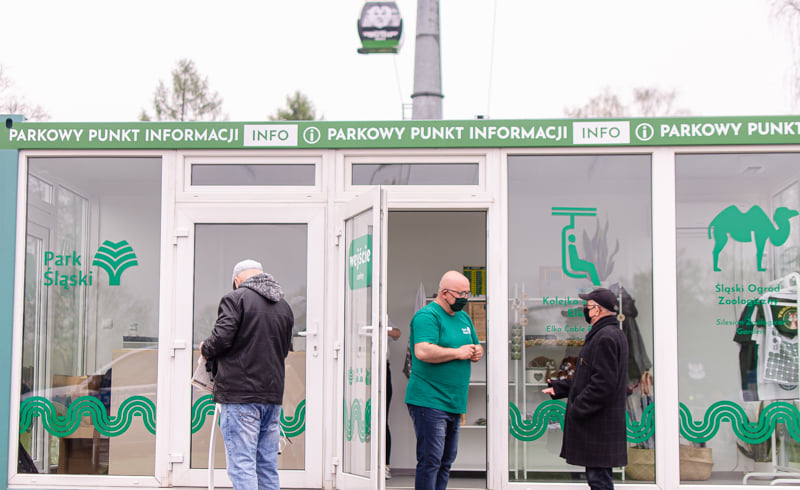 Mieszkańcy woj. śląskiego tłumnie ruszyli na szczepienie przeciw COVID-19