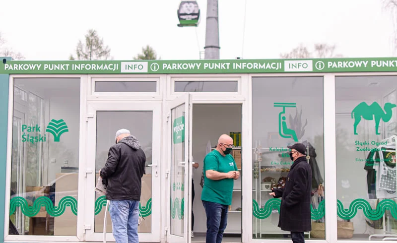 Mieszkańcy woj. śląskiego tłumnie ruszyli na szczepienie przeciw COVID-19