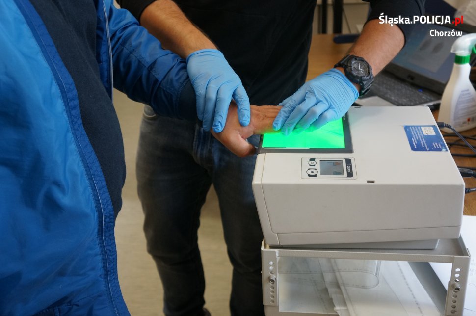 Tymczasowy areszt za usiłowanie zabójstwa. 64-latek zaatakował kulą ortopedyczną żonę