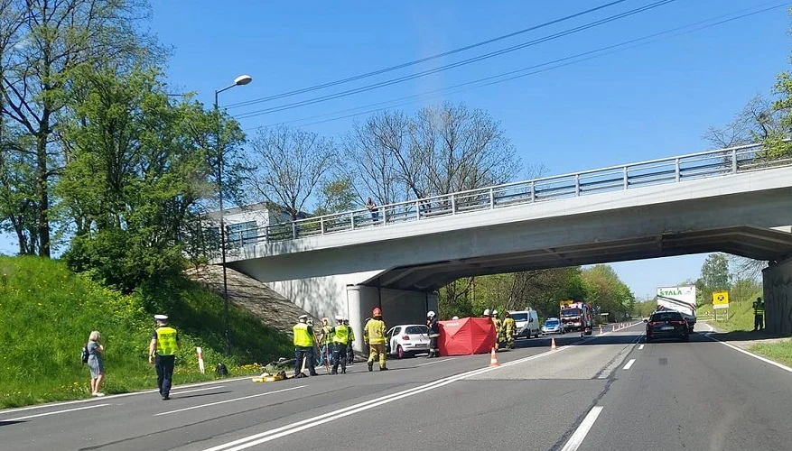 Dwa poważne wypadki na Drodze Krajowej nr 88. W wyniku jednego z nich zginął motocyklista