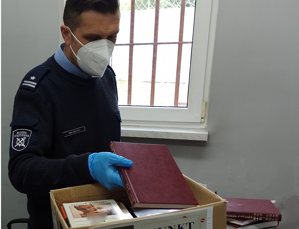 Zakład Karny w Zabrzu wspiera niepełnosprawnych. Zebrano setki książek na cel charytatywny