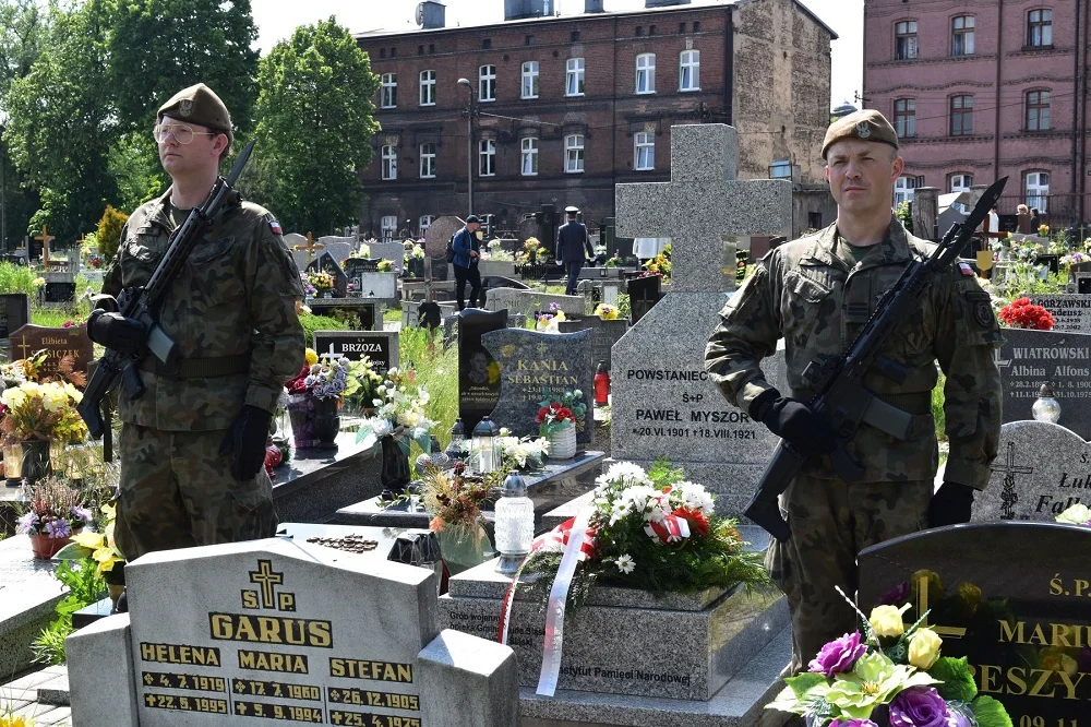 Ruda Śląska: Uroczystość poświęcenia 8 grobów powstańców śląskich