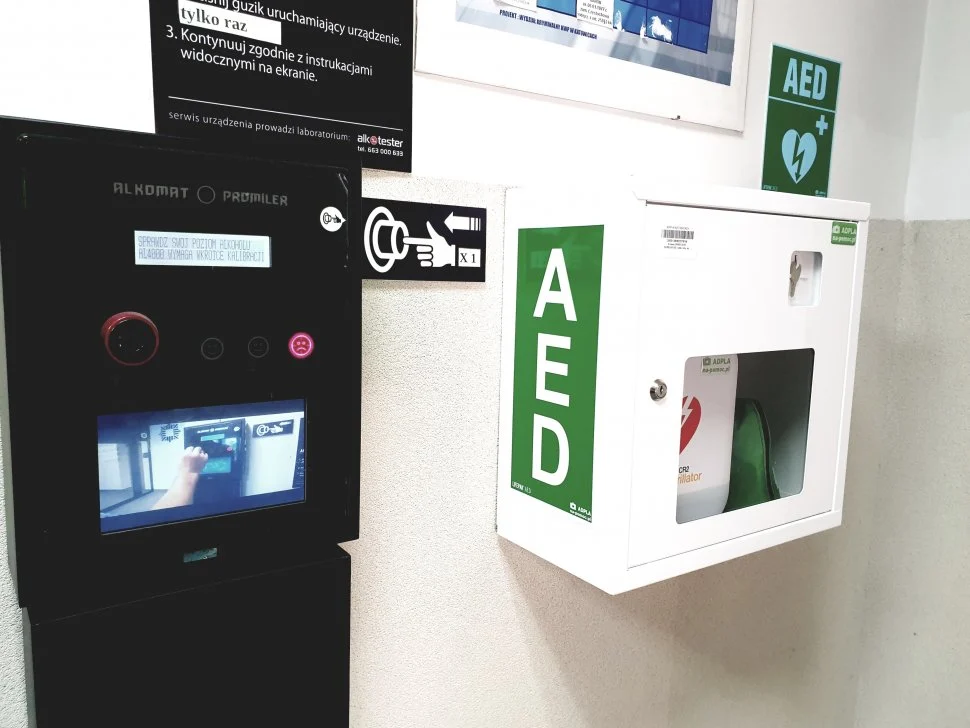 Rudzka policja dostała nowy defibrylator