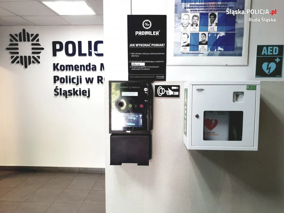 Rudzka policja dostała nowy defibrylator
