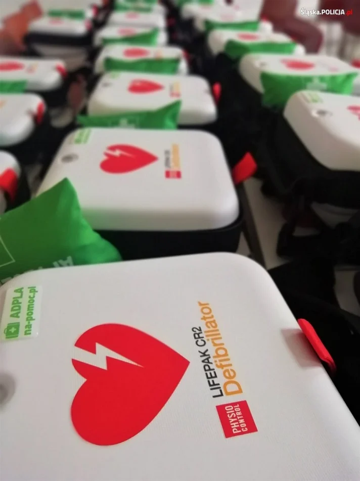 Rudzka policja dostała nowy defibrylator