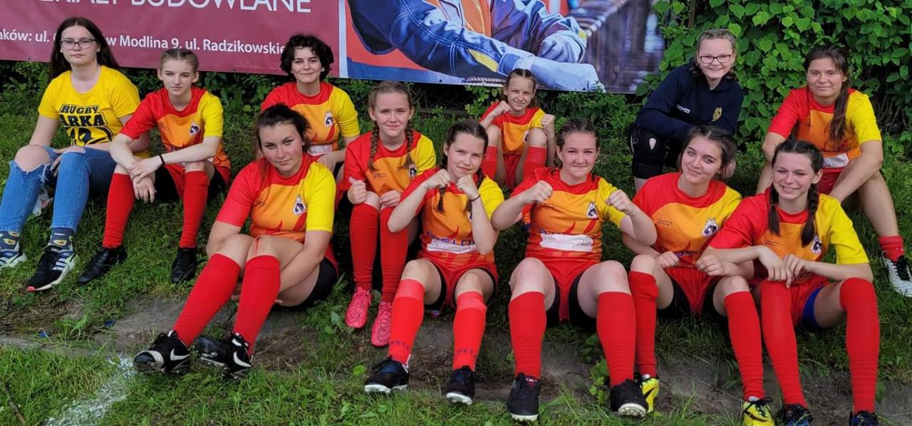 Gryfy i młode Diablice na plusie 1