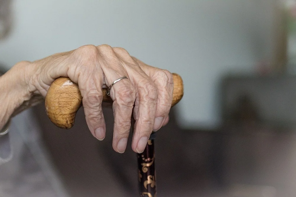 Rodzinny koszmar. Wyrodny syn znęcał się nad schorowaną 87-letnią matką!