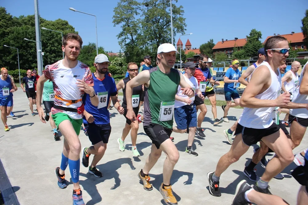 Miłośnicy biegania już po raz siedemnasty uczcili pamięć radnego Jana Koniecznego