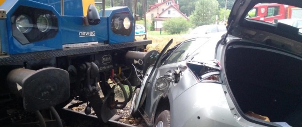 Zderzenie pociągu towarowego z samochodem osobowym