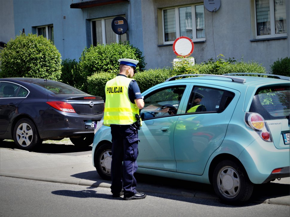 Policjanci sprawdzali wiedzę uczestników ruchu drogowego