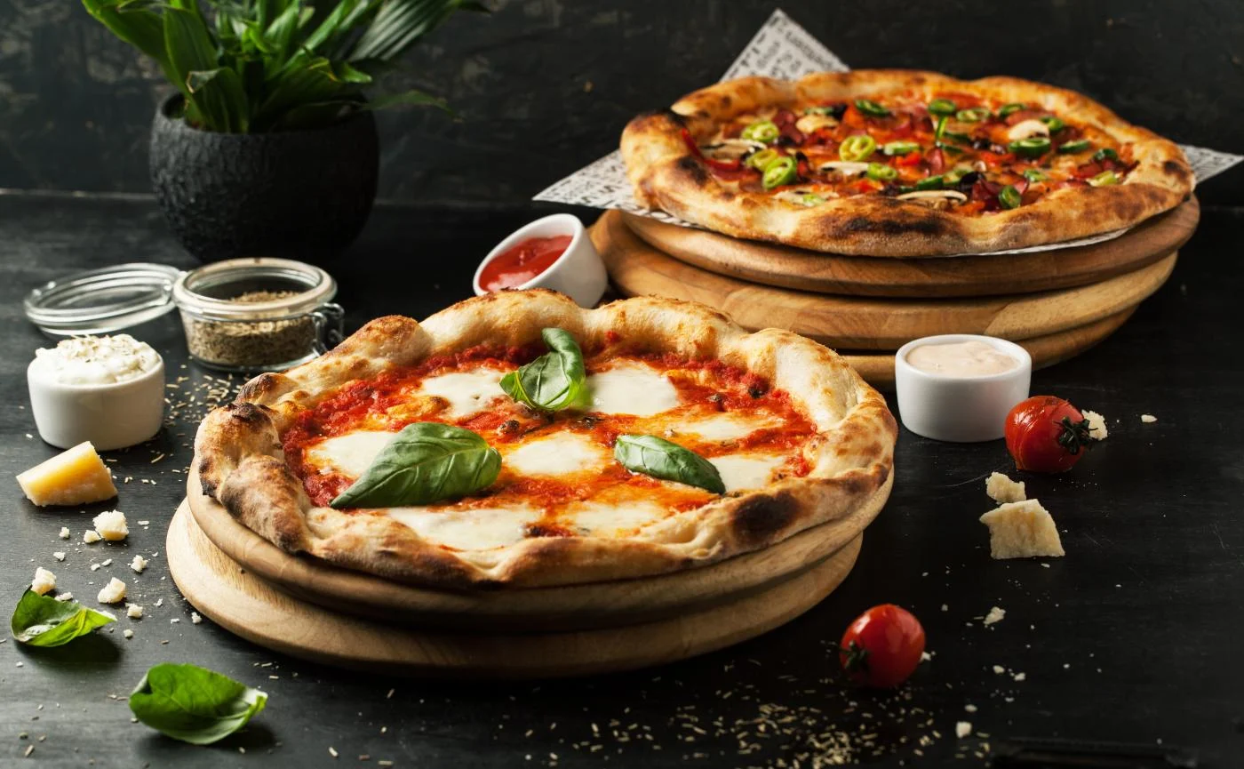 Jak zrobić najlepsze ciasto na pizzę i jaki ser wybrać?