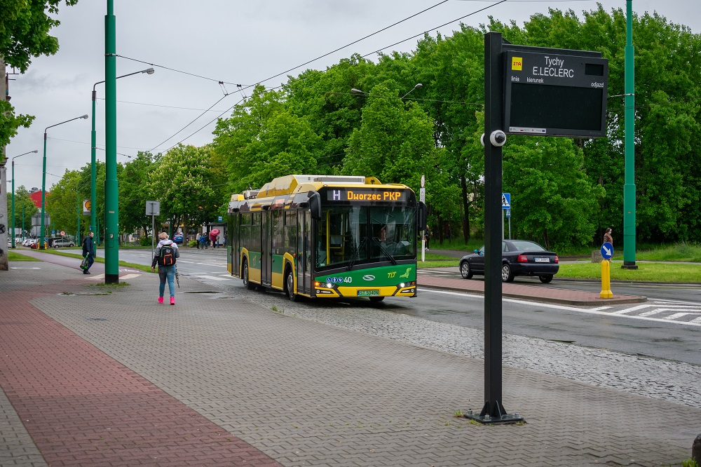 Więcej elektronicznych tablic ZTM do użytku pasażerów. Kilkanaście stanęło w Tychach