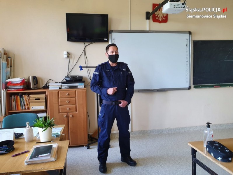 Aby wakacje były bezpieczne - policjanci odwiedzili podstawówki