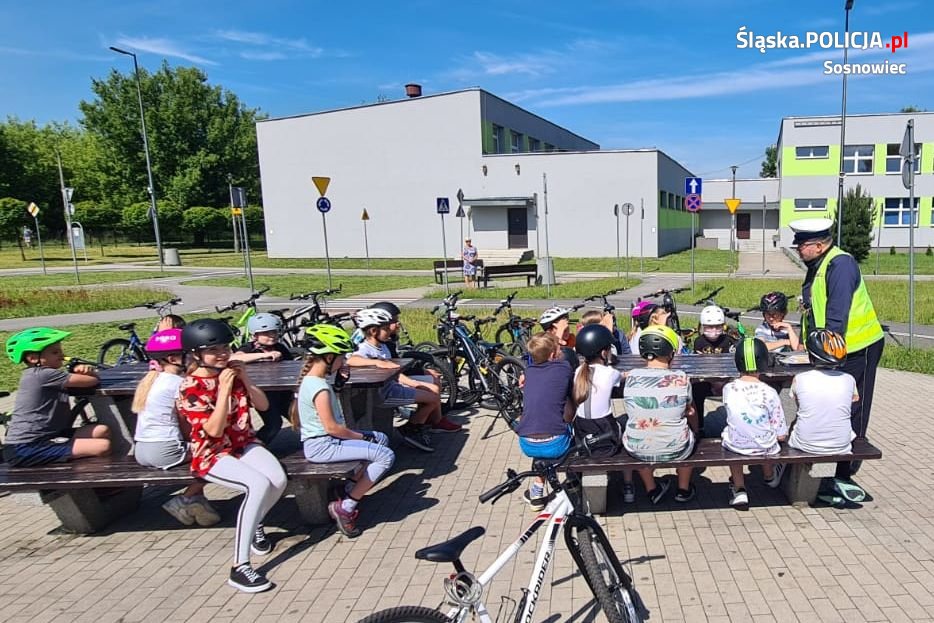 Sosnowieccy policjanci prowadzili egzamin na kartę rowerową