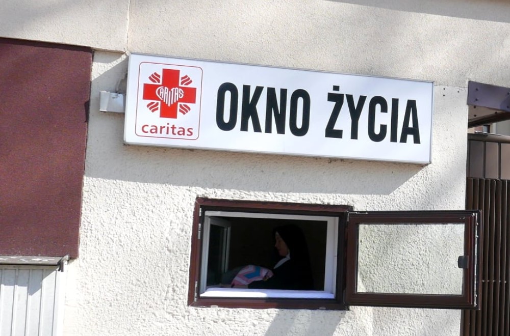 Dziecko w sosnowieckim Oknie Życia. Chłopiec trafił na badania do szpitala