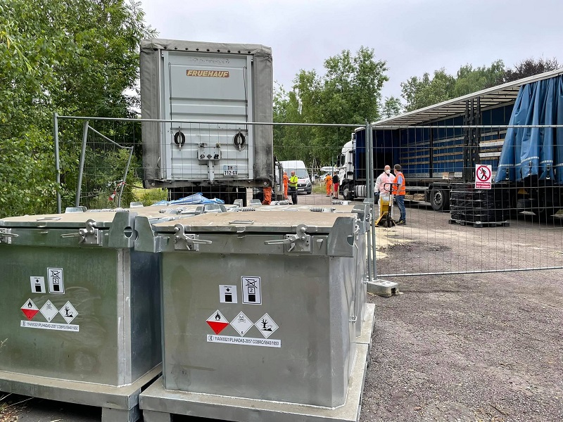 Milowice: Usunięto naczepę z niebezpiecznymi odpadami. Koszt? 220 tysięcy złotych!