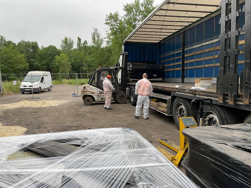 Milowice: Usunięto naczepę z niebezpiecznymi odpadami. Koszt? 220 tysięcy złotych!