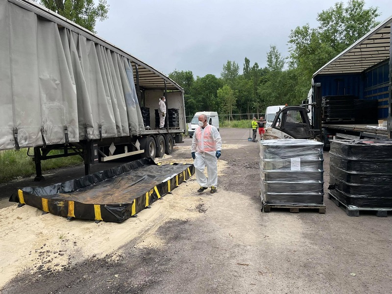 Milowice: Usunięto naczepę z niebezpiecznymi odpadami. Koszt? 220 tysięcy złotych!