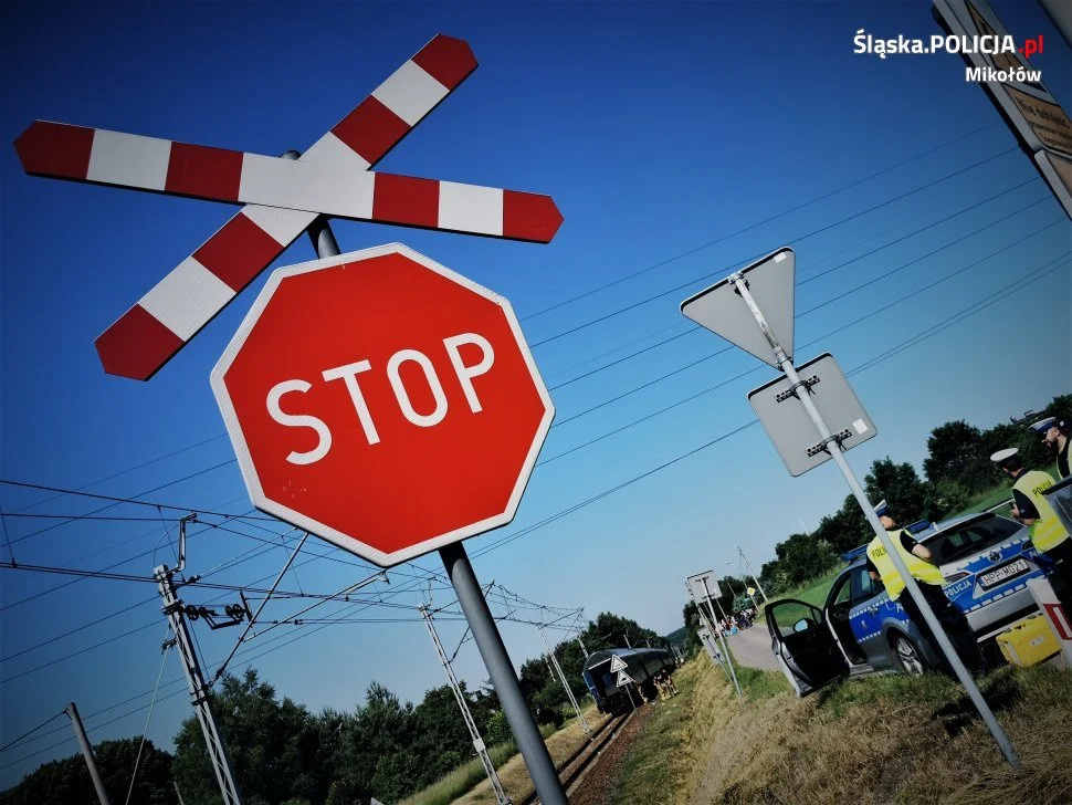 Tragedia na przejeździe kolejowym w Orzeszu. Pociąg śmiertelnie potrącił rowerzystkę
