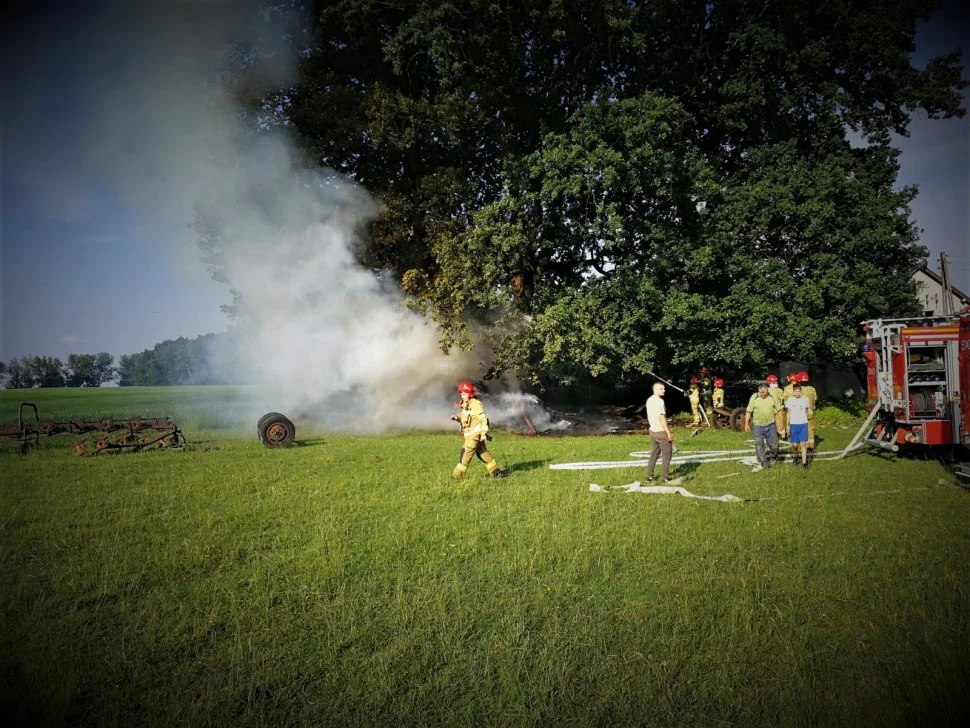 Pożar słomy i wozu konnego w dzielnicy Kamionka