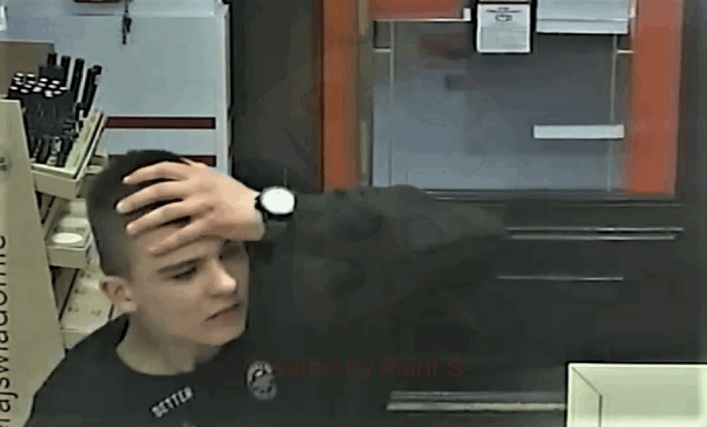 Rozpoznajesz tego mężczyznę? Ukradł perfumy w sklepie Rossmann