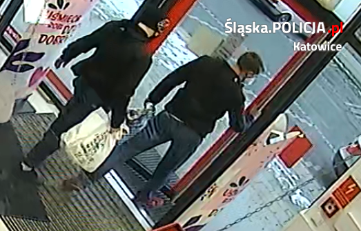 Publikujemy wizerunek podejrzewanych o kradzież perfum. Rozpoznajesz ich?